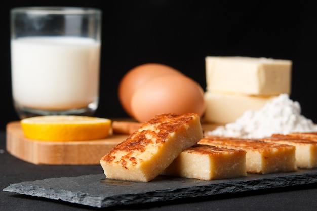 Kostenloses Foto quesada ein typisch kantabrisches dessert zutaten für seine ausarbeitung