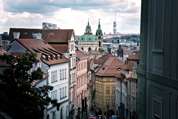 Kostenloses Foto schöne alte straßen und gebäude von prag.