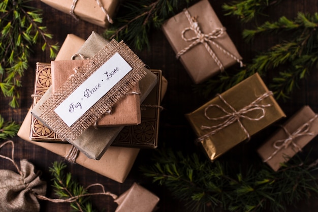 Kostenloses Foto schöne eingewickelte geschenke der draufsicht