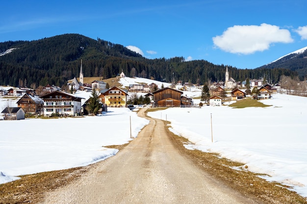 Kostenloses Foto schöne verschneite landschaft in tirol, österreich