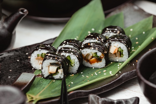 Kostenloses Foto schwarzer wrap reis sushi