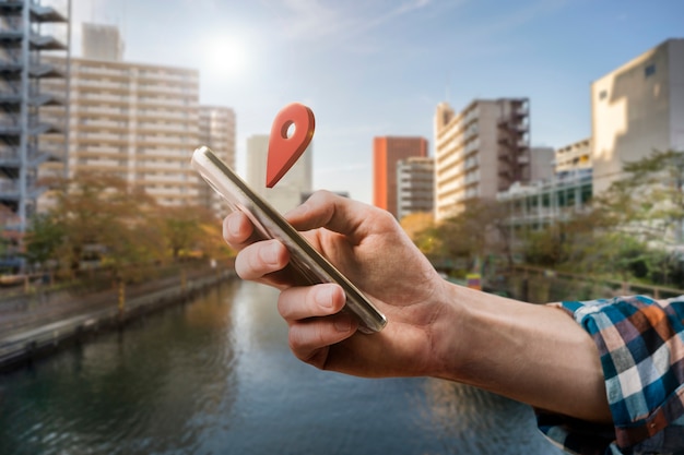 Kostenloses Foto seitenansichthand, die smartphone hält