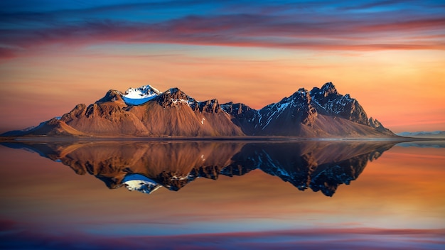 Kostenlose Foto vestrahorn berge bei sonnenuntergang in stokksnes, island.