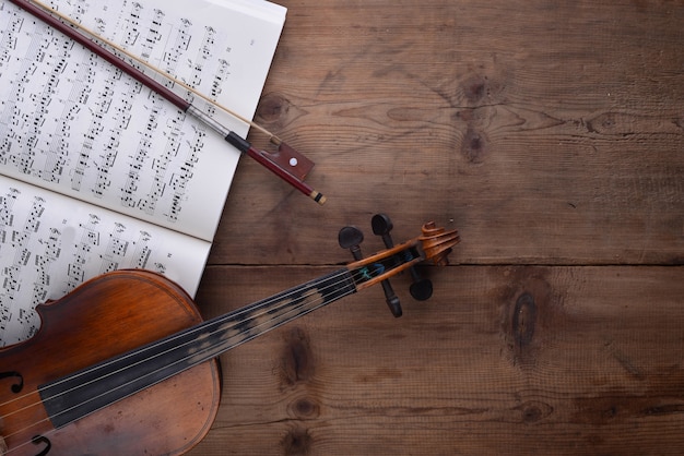 Kostenloses Foto violine und ergebnis draufsicht