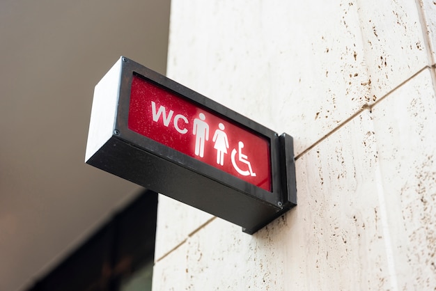 WC-Schild in der Stadt