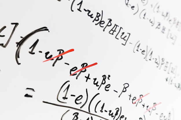 Kostenloses Foto whiteboard mit mathe