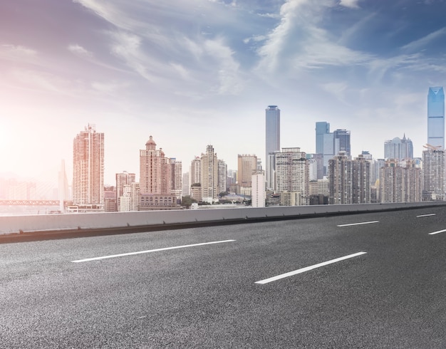 Kostenlose Foto wolkenkratzer hintergrund downtown modernen fußweg landschaft