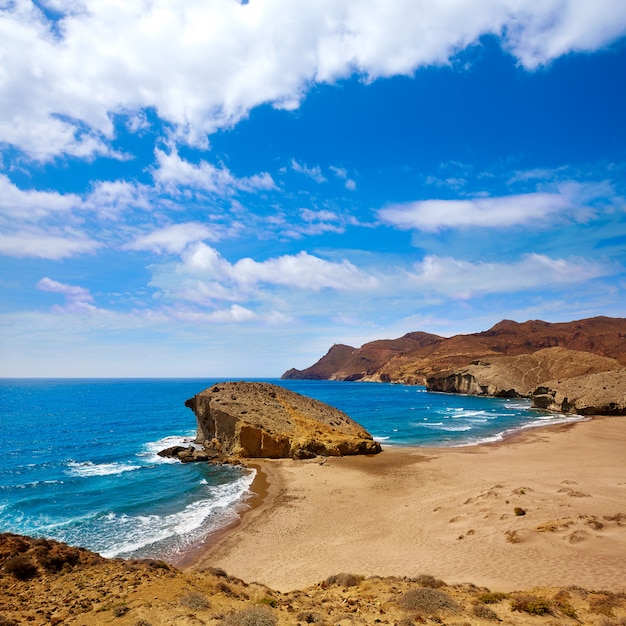 Foto almeria playa del monsul praia em cabo de gata