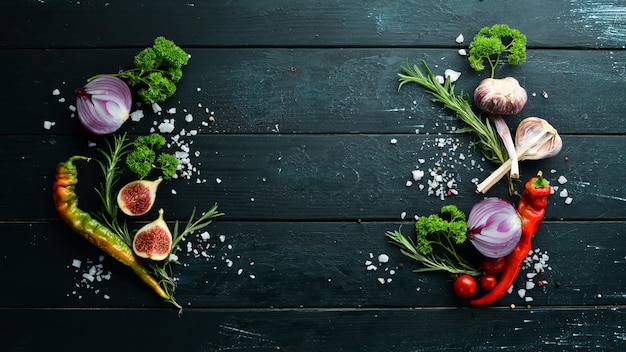 Bandeira. Legumes, frutas e especiarias. Cardápio de pratos. Espaço de cópia grátis. Vista do topo.