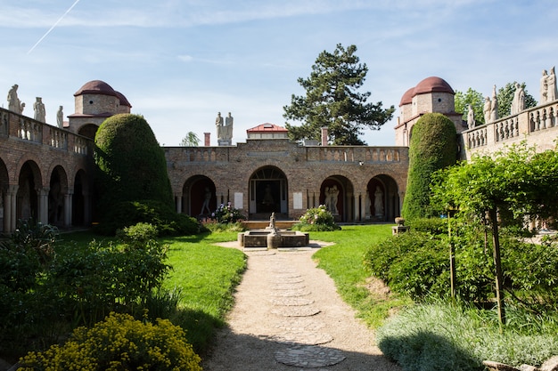 Bory Var, gracioso castelo construído por um homem Bory Jeno no Szekesfehervar, Hungria