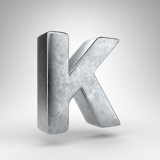 Buchstabe K Großbuchstaben auf weißem Hintergrund. Gun Metal 3D gerenderte Schriftart mit grober Metallstruktur.