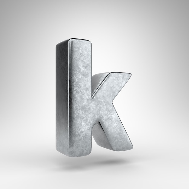 Buchstabe K Kleinbuchstaben auf weißem Hintergrund. Gun Metal 3D gerenderte Schriftart mit grober Metallstruktur.