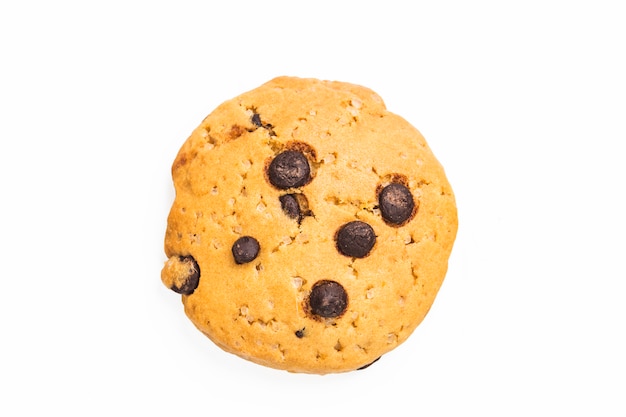 Chocolate Chip Cookie auf weißem Hintergrund