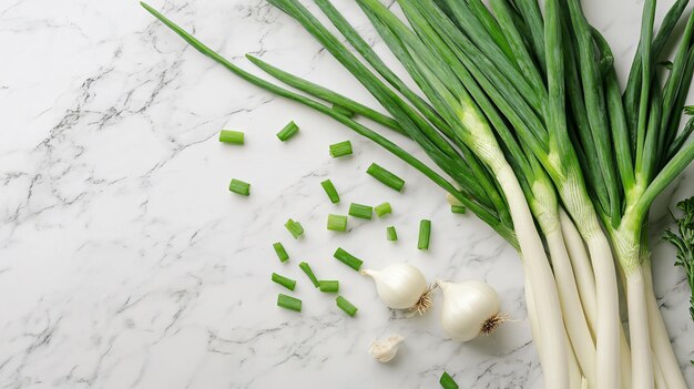 Foto composição de cebola verde fresca sobre fundo de mármore