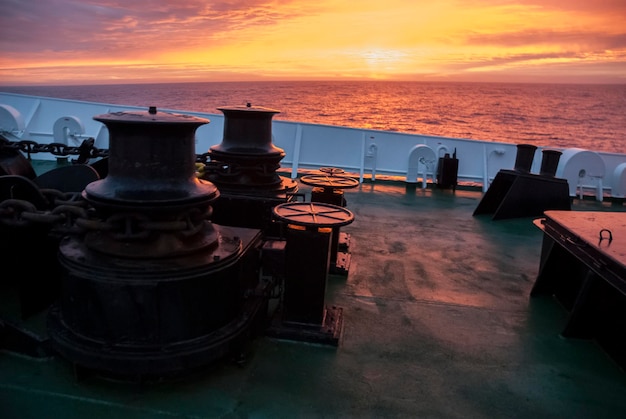 Cruzeiro de navio de expedição na ilha de Paulet, paisagem antártica, perto da Península Antártica