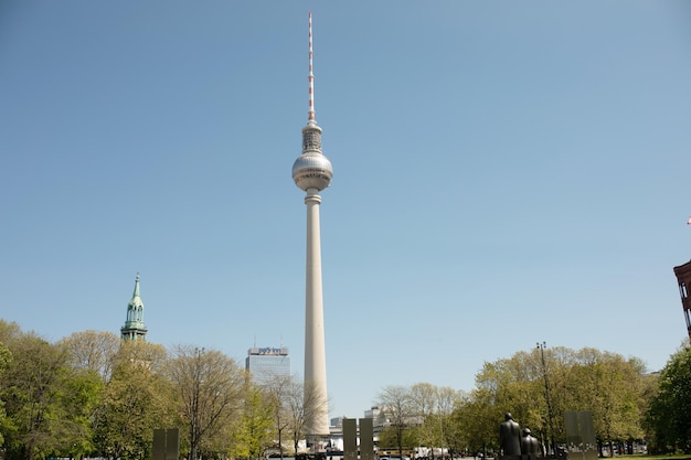 Foto der fernsehturm in berlin ist das höchste bauwerk der welt.