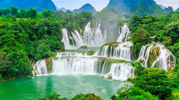 Detian Falls in Guangxi, China und Banyue Falls in Vietnam