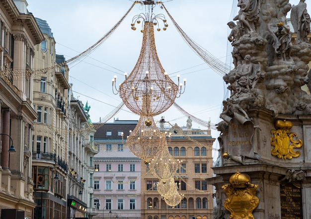 Foto die berühmte hauptstraße graben in wien ist für die weihnachtszeit geschmückt