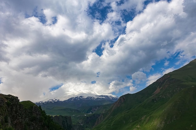 Die Hochgebirgsstraße zum Gebiet von JilySu Kaukasus KabardinoBalkarien Russland