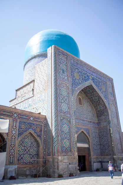 Eine blaue Kuppel in der usbekischen Stadt Samarkand