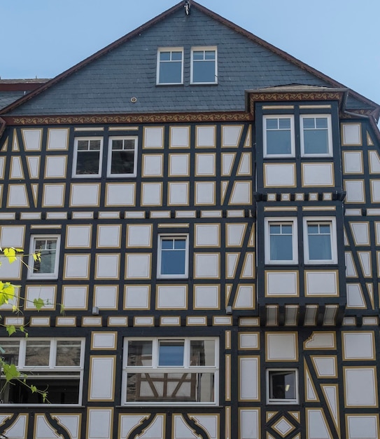 Foto fachwerkhaus in der stadt bacharach deutschland