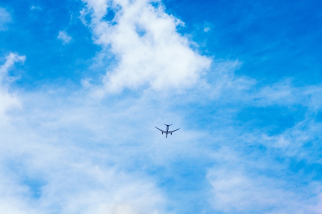 Foto flugzeug am himmel