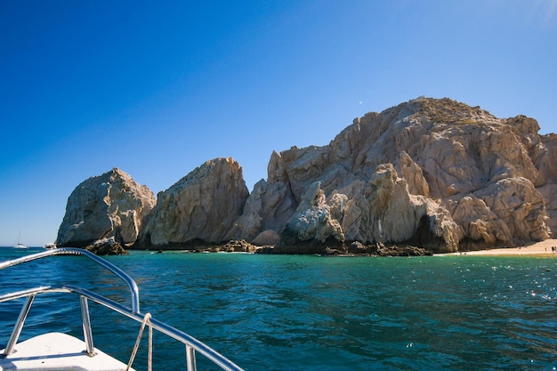 Foto formações rochosas de lands end no final da península de baja, perto de cabo san lucas, méxico