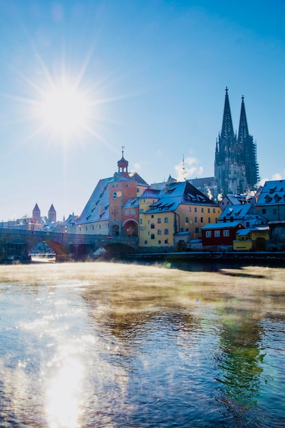 Foto gebäude am ufer