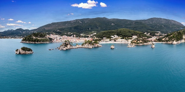 Grécia Costa de Parga Vista aérea de drones da cidade do Castelo e da ilha de Panagia