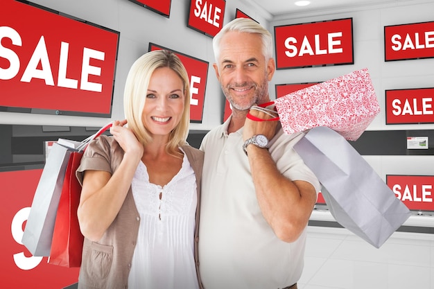 Foto imagem composta de casal feliz com sacolas de compras