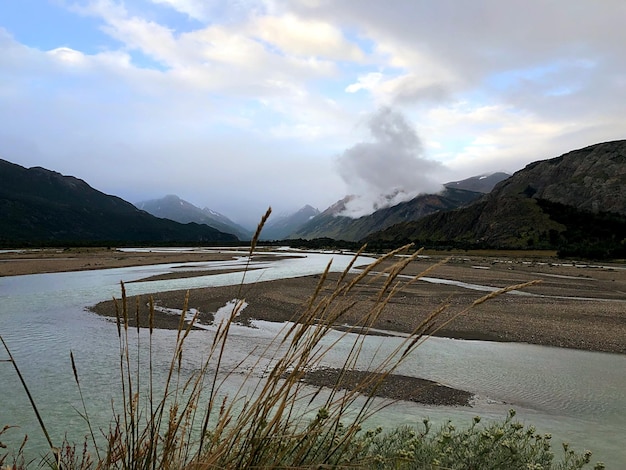 Foto landschaftliche aussicht auf den see gegen den himmel