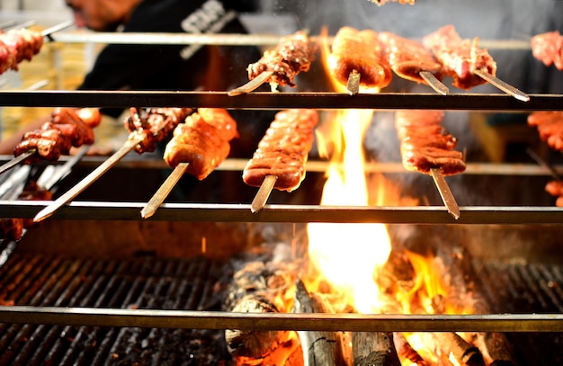 Foto nahaufnahme von fleisch auf dem grill