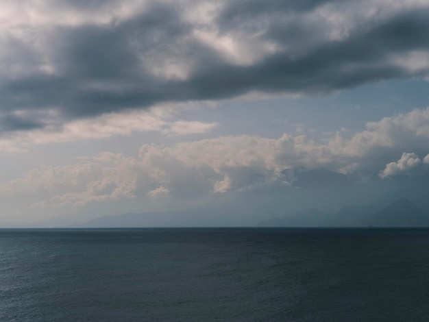 Nuvens de chuva e paisagens incríveis da natureza