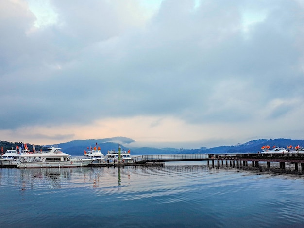 Foto pier über dem meer gegen den himmel