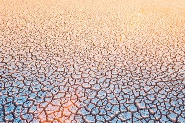 Foto processo de desertificação da terra rachada fundo abstrato