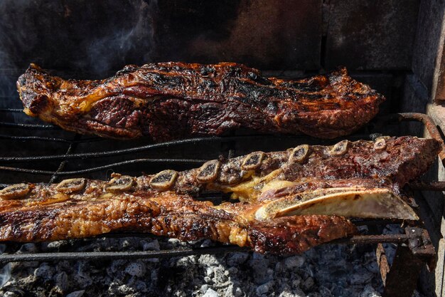 Salsichas à grelha e carne de vaca cozinha tradicional argentina