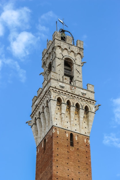 Foto siena, itália vista da torre del mangia, famosa torre na praça principal de siena (piazza del campo).