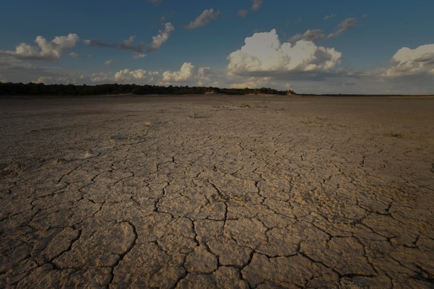 Solo seco quebrado em uma lagoa de Pampas La Pampa província Patagônia Argentina