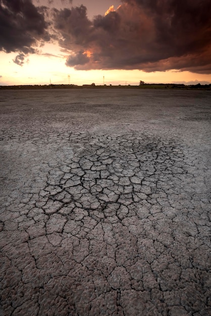 Solo seco quebrado em uma lagoa de Pampas La Pampa província Patagônia Argentina