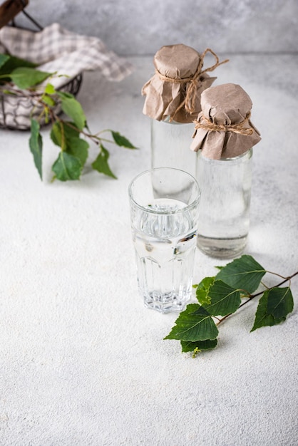 Suco de bétula bebida tradicional da primavera russa