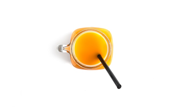 Suco de laranja em copo branco