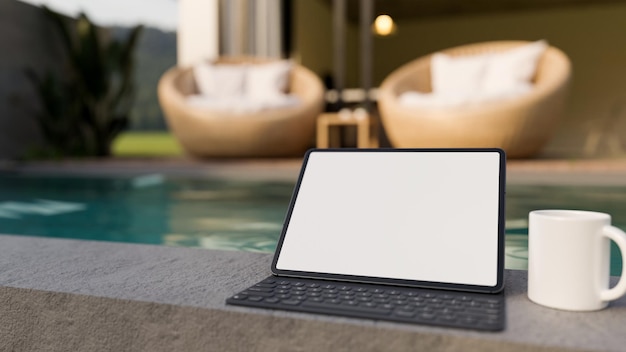 Tablet digital portátil com teclado sem fio na piscina de pedra lidando com a piscina turva