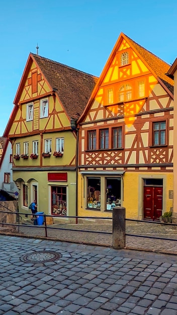 Foto traditionelle deutsche architektur halbholzhäuser im historischen zentrum rothenburg ob der tauber bayern mittelfranken deutschland 17. juli 2023