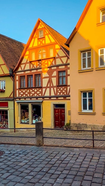 Foto traditionelle deutsche architektur halbholzhäuser im historischen zentrum rothenburg ob der tauber bayern mittelfranken deutschland 17. juli 2023