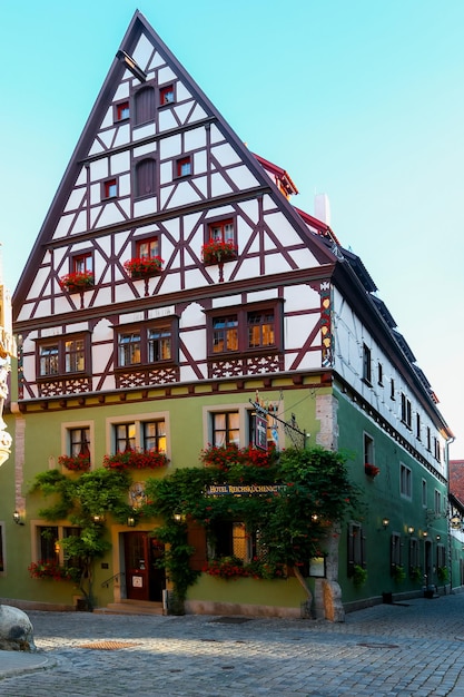 Foto traditionelle deutsche architektur halbholzhäuser im historischen zentrum rothenburg ob der tauber bayern mittelfranken deutschland 17. juli 2023