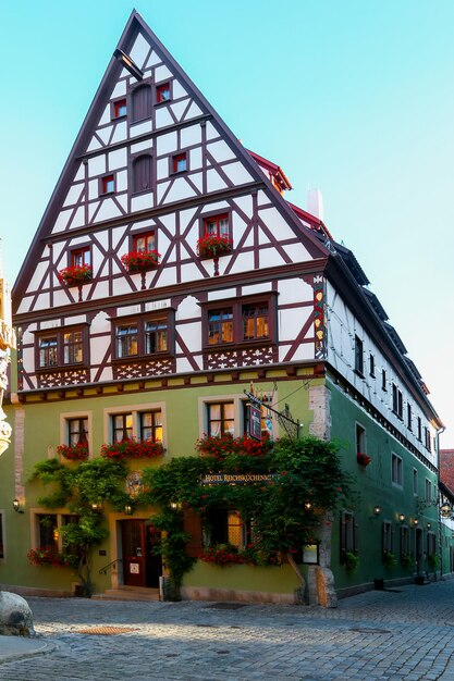 Foto traditionelle deutsche architektur halbholzhäuser im historischen zentrum rothenburg ob der tauber bayern mittelfranken deutschland 17. juli 2023