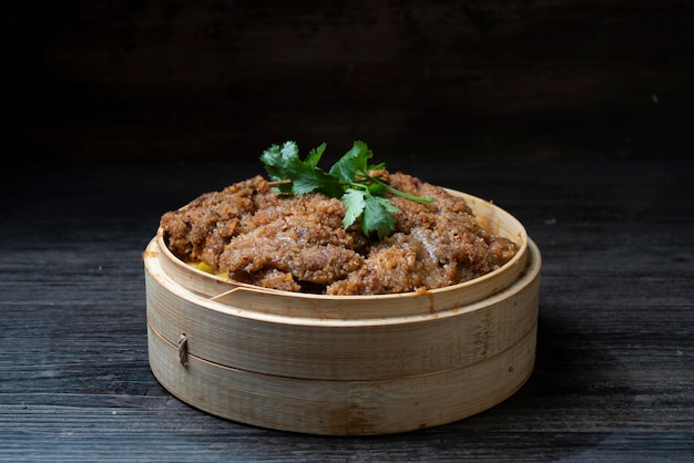 Traditionelles chinesisches Essen gedämpftes Hammelfleisch mit Mehl