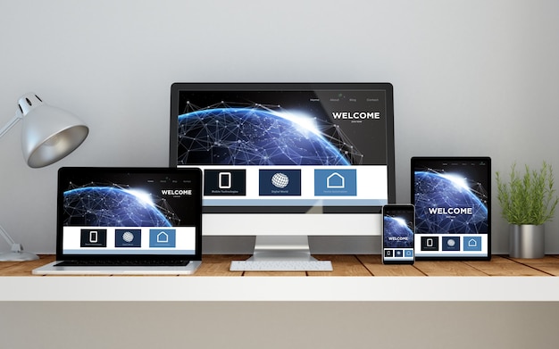 Foto um computador, laptop, smartphone e tablet em uma área de trabalho com site responsivo on-line do earth design na tela