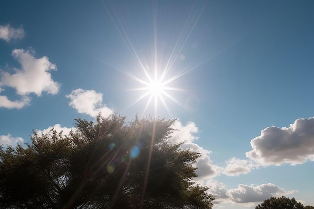 Foto um sol brilhante está a brilhar através das nuvens.