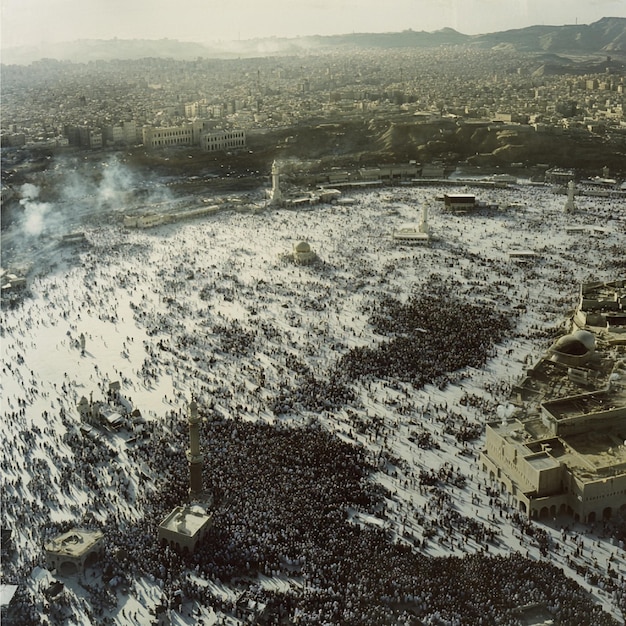 Foto vista aérea das lotadas planícies de arafat durante o hajj